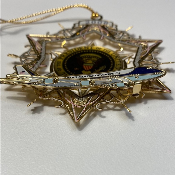 2006 White House Historical Assn Presidential Seal Ornament with Air Force One - Picture 6 of 7